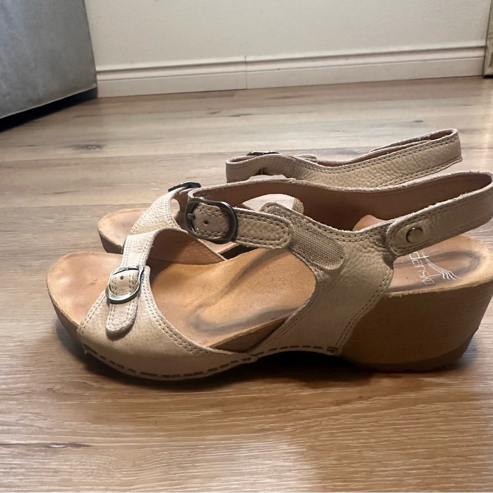 Dansko Sandal Womens 39 Beige Tricia Milled Leather Ankle Strap Open Toe Wedge - Picture 4 of 10